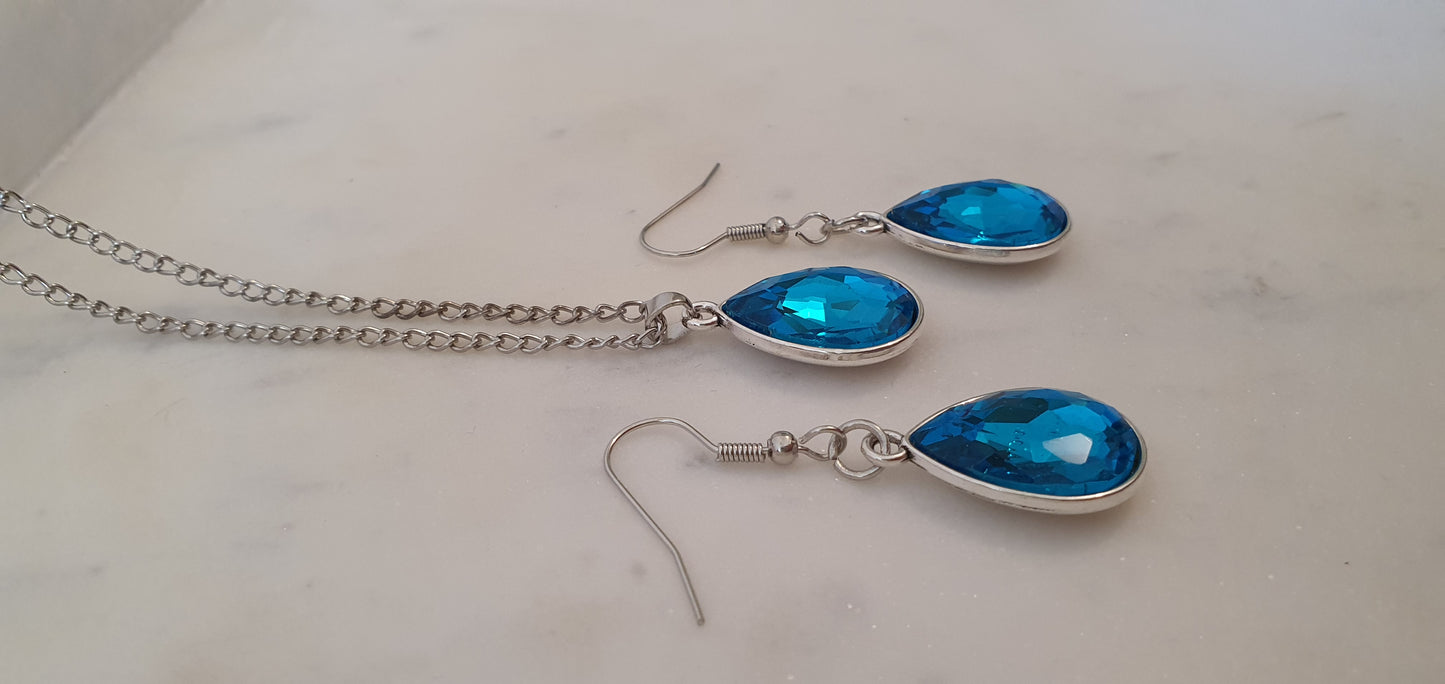 Stylish Bling Silver & Blue Teardrop Set of Earrings & Necklace