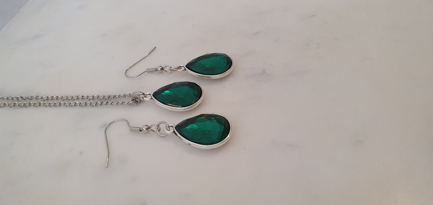 Stylish Bling Silver & Green Teardrop Set of Earrings & Necklace